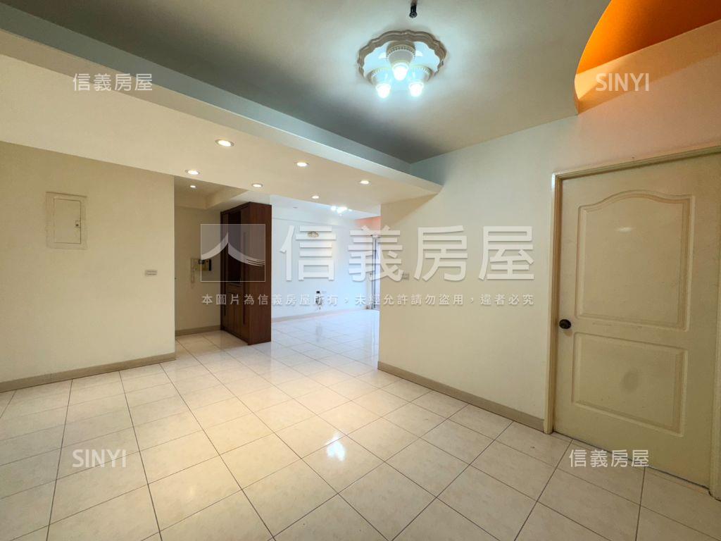 捷運好近景安三房車位房屋室內格局與周邊環境