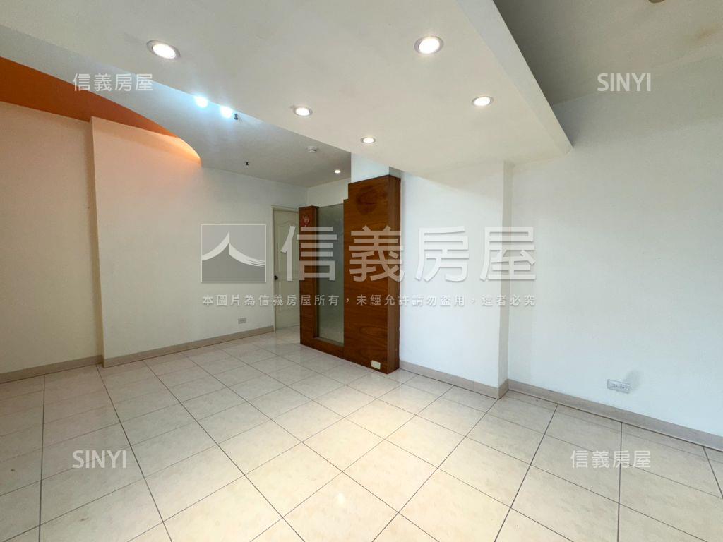 捷運好近景安三房車位房屋室內格局與周邊環境