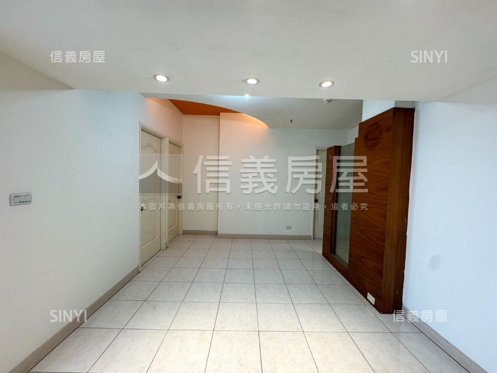 捷運好近景安三房車位房屋室內格局與周邊環境