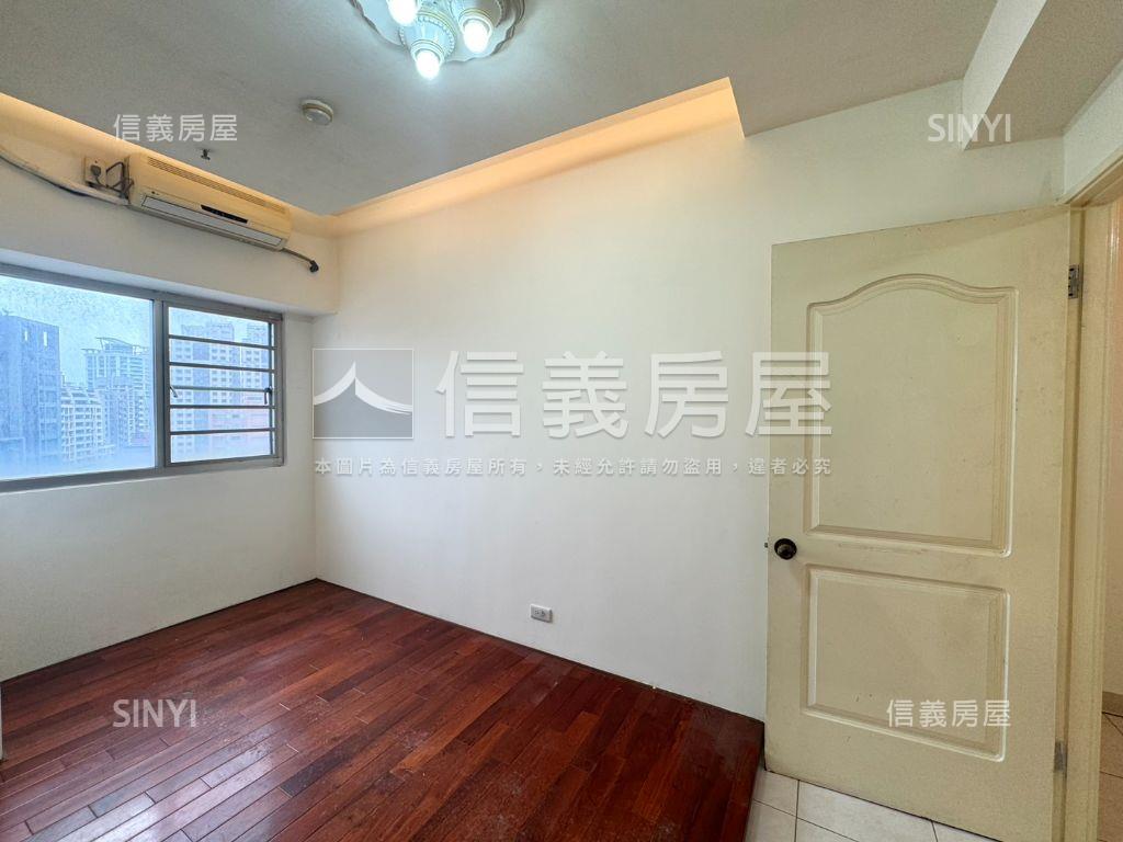 捷運好近景安三房車位房屋室內格局與周邊環境