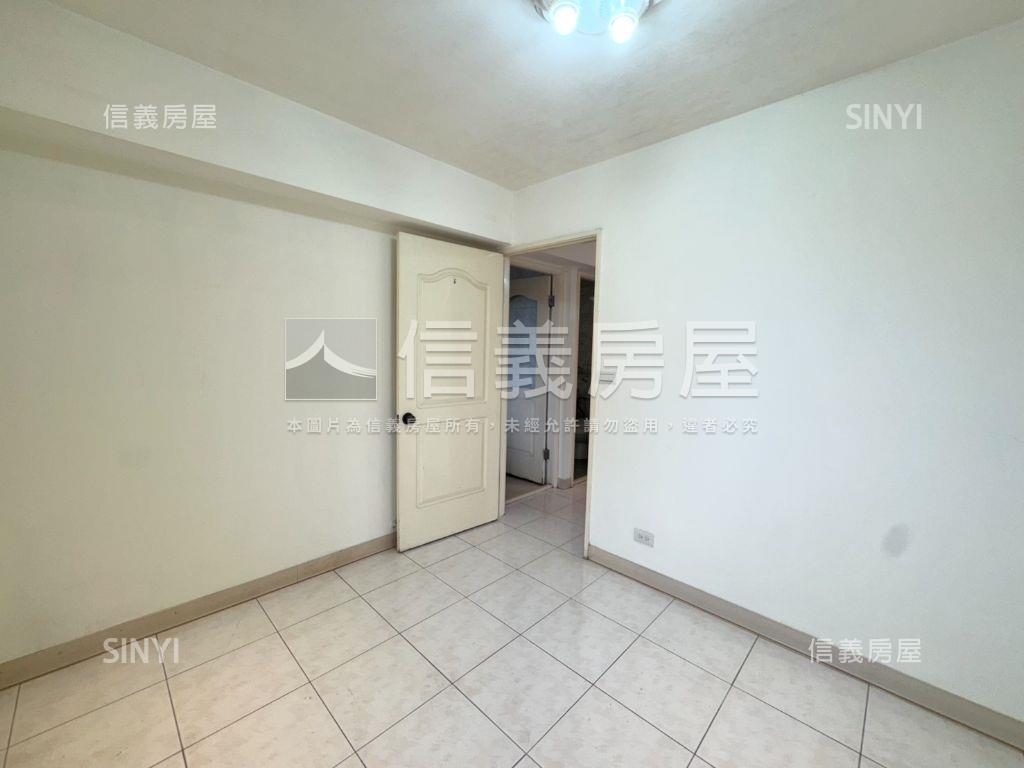 捷運好近景安三房車位房屋室內格局與周邊環境