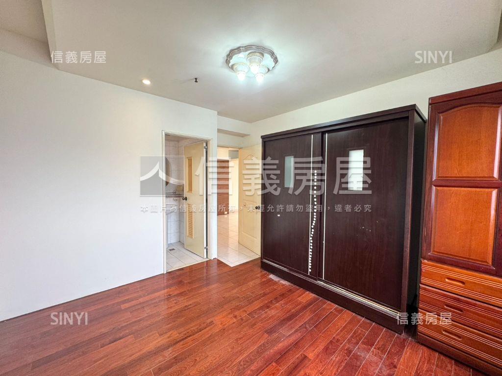 捷運好近景安三房車位房屋室內格局與周邊環境