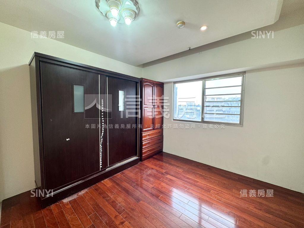 捷運好近景安三房車位房屋室內格局與周邊環境