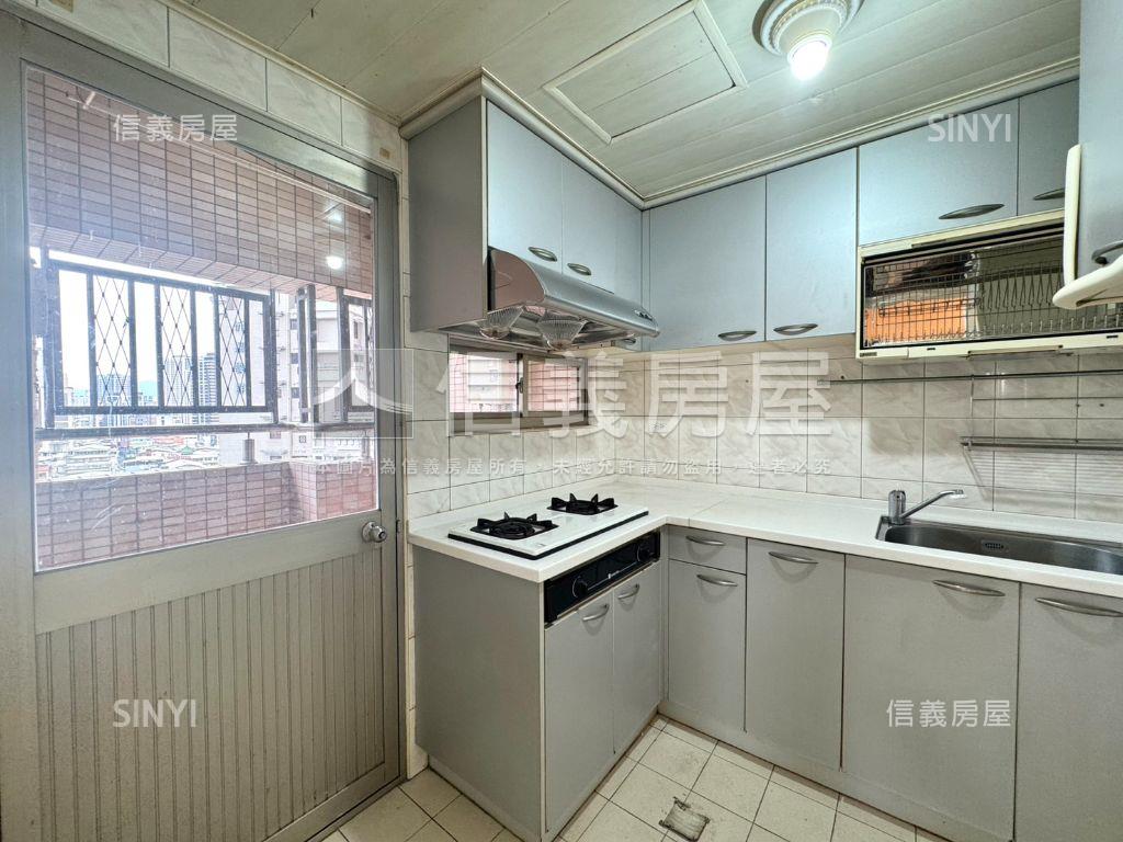 捷運好近景安三房車位房屋室內格局與周邊環境