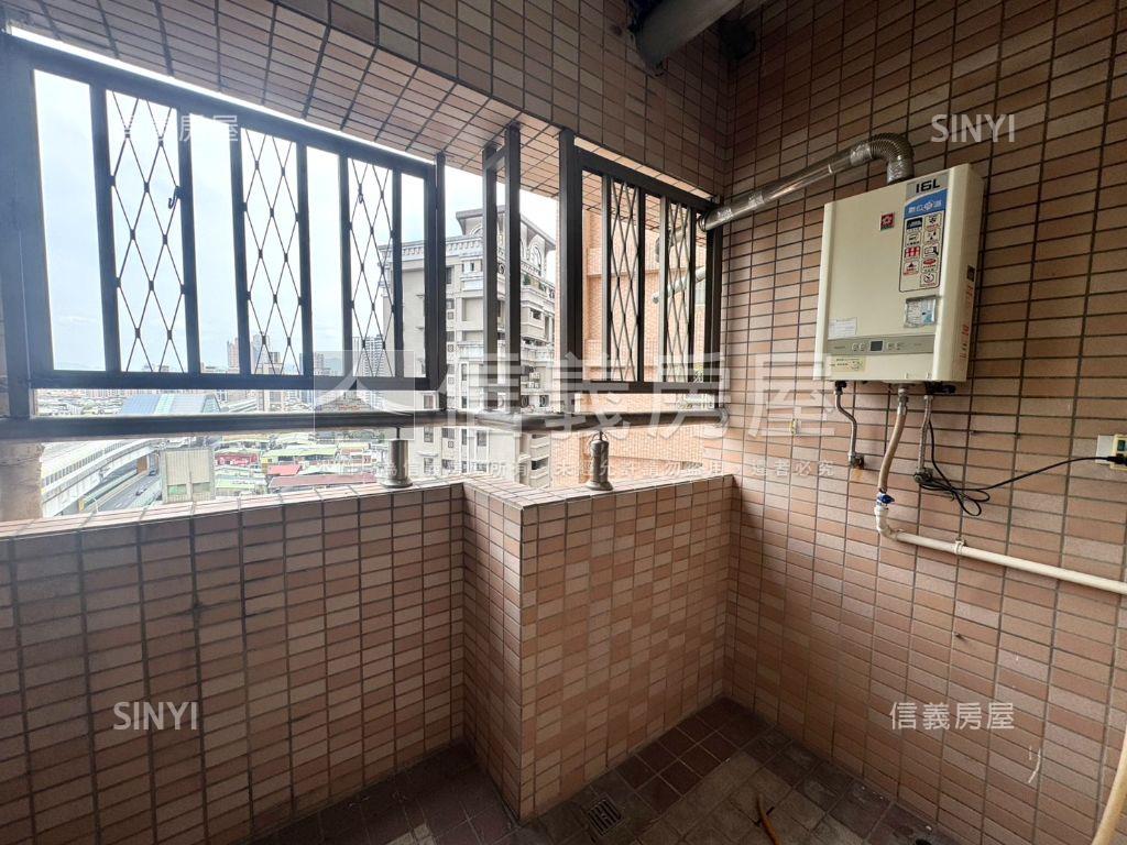 捷運好近景安三房車位房屋室內格局與周邊環境