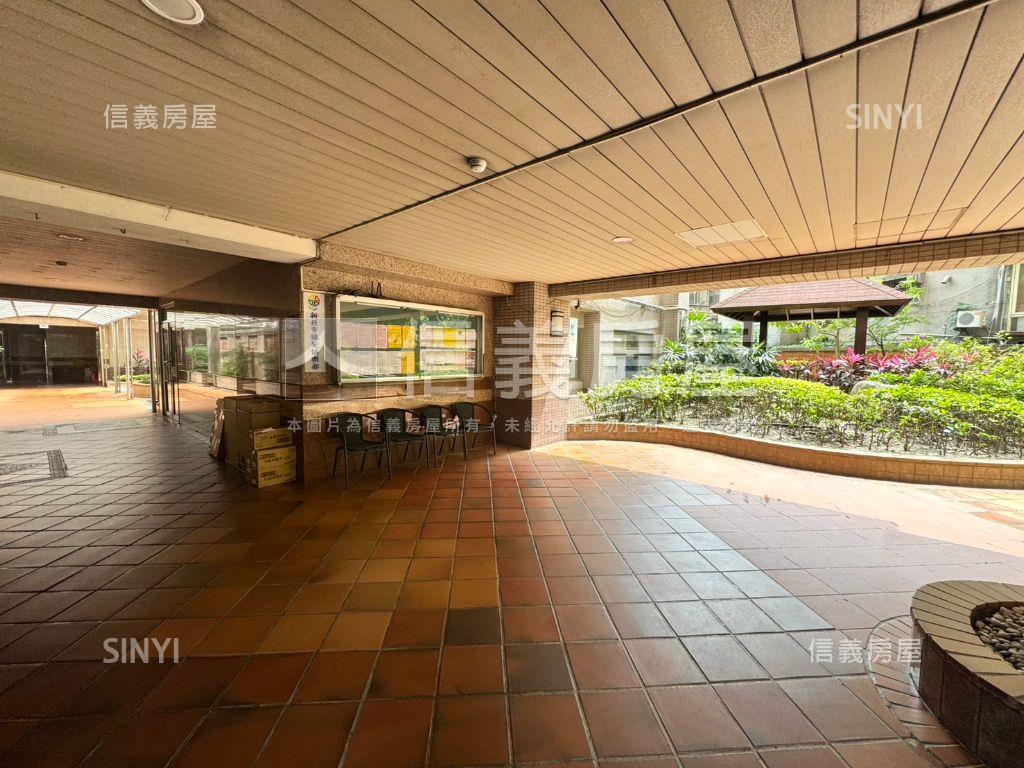 捷運好近景安三房車位房屋室內格局與周邊環境