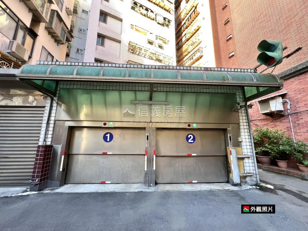 捷運～都市天地２房車位房屋室內格局與周邊環境