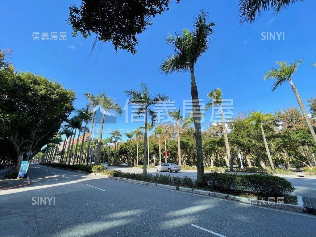 仁愛路面林蔭四房附大車位房屋室內格局與周邊環境
