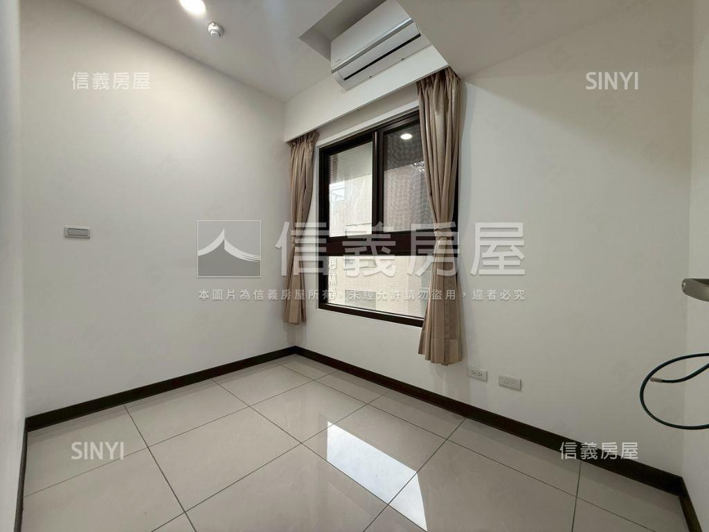 翱翔天空三房車位房屋室內格局與周邊環境