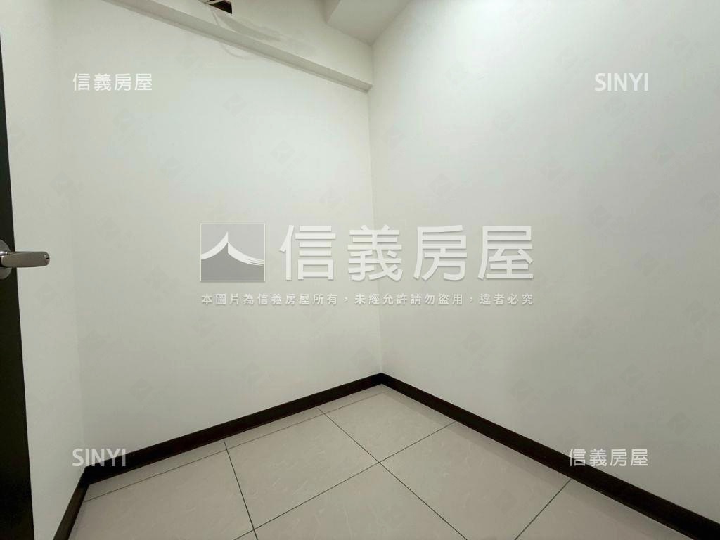 翱翔天空三房車位房屋室內格局與周邊環境