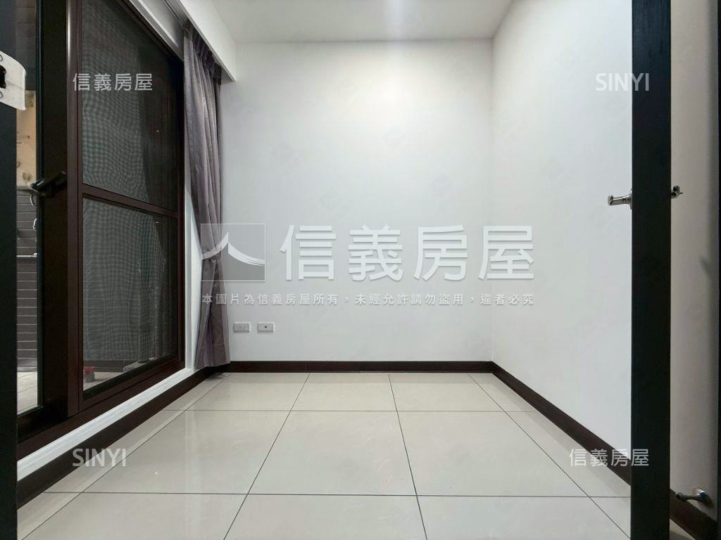 翱翔天空三房車位房屋室內格局與周邊環境