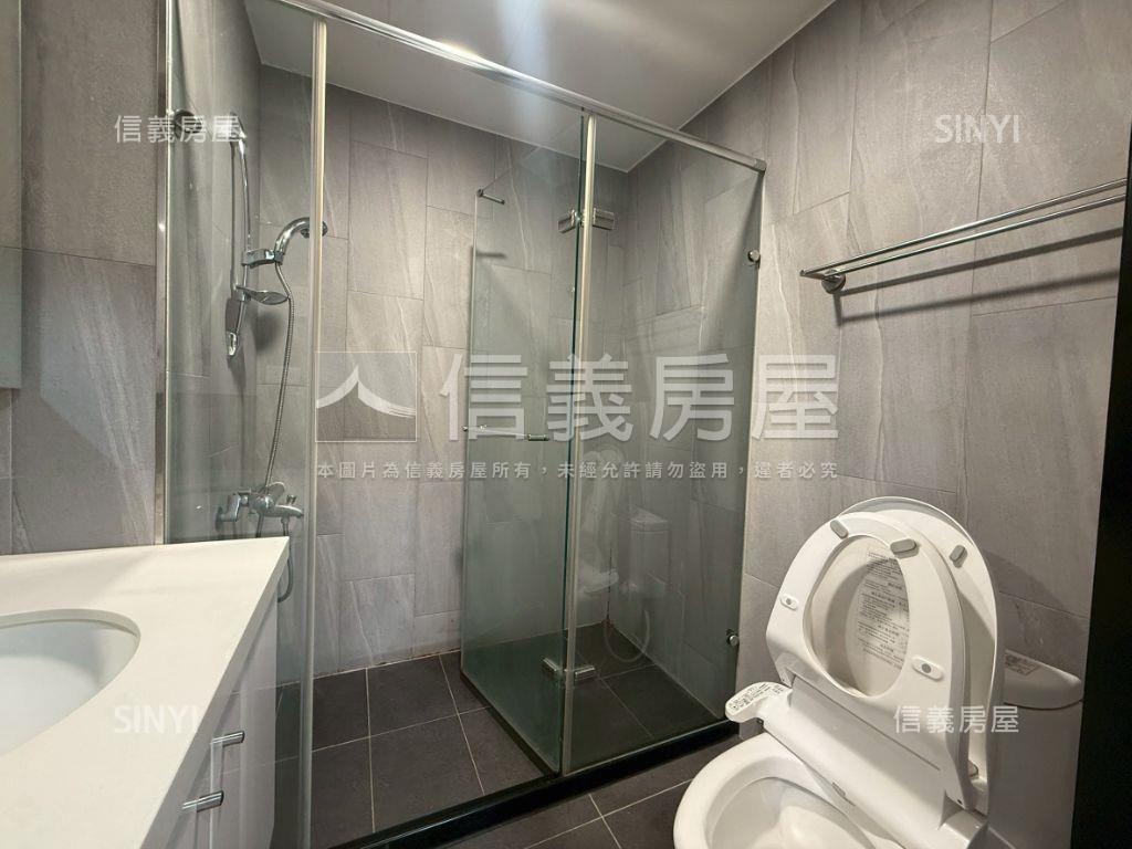 翱翔天空三房車位房屋室內格局與周邊環境