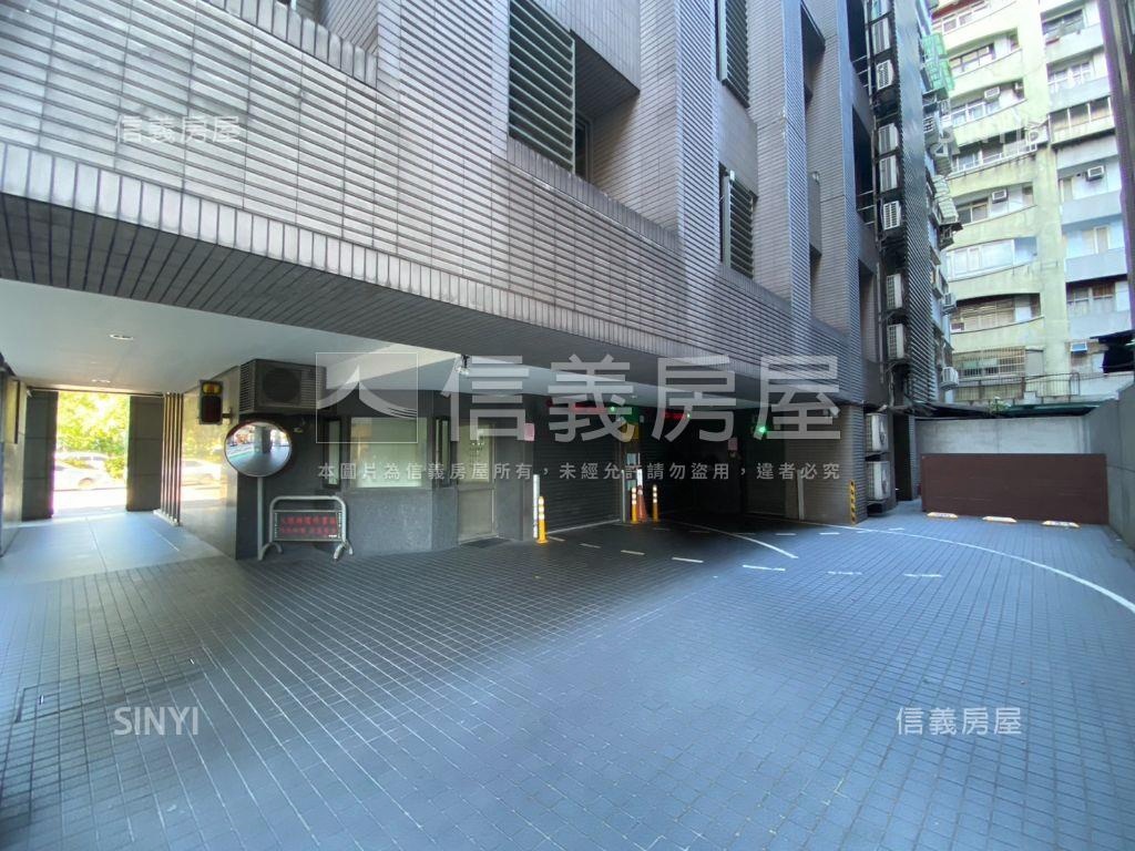 大安信義翡麗休旅車位房屋室內格局與周邊環境