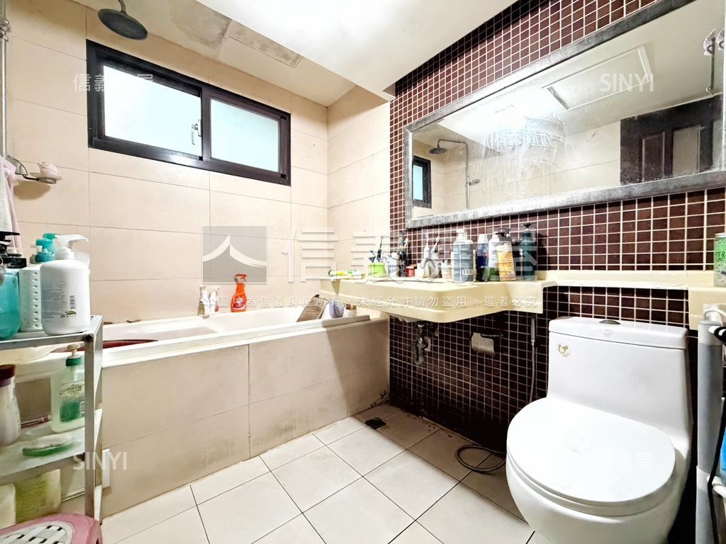 近新台１７線．面寬金店面房屋室內格局與周邊環境