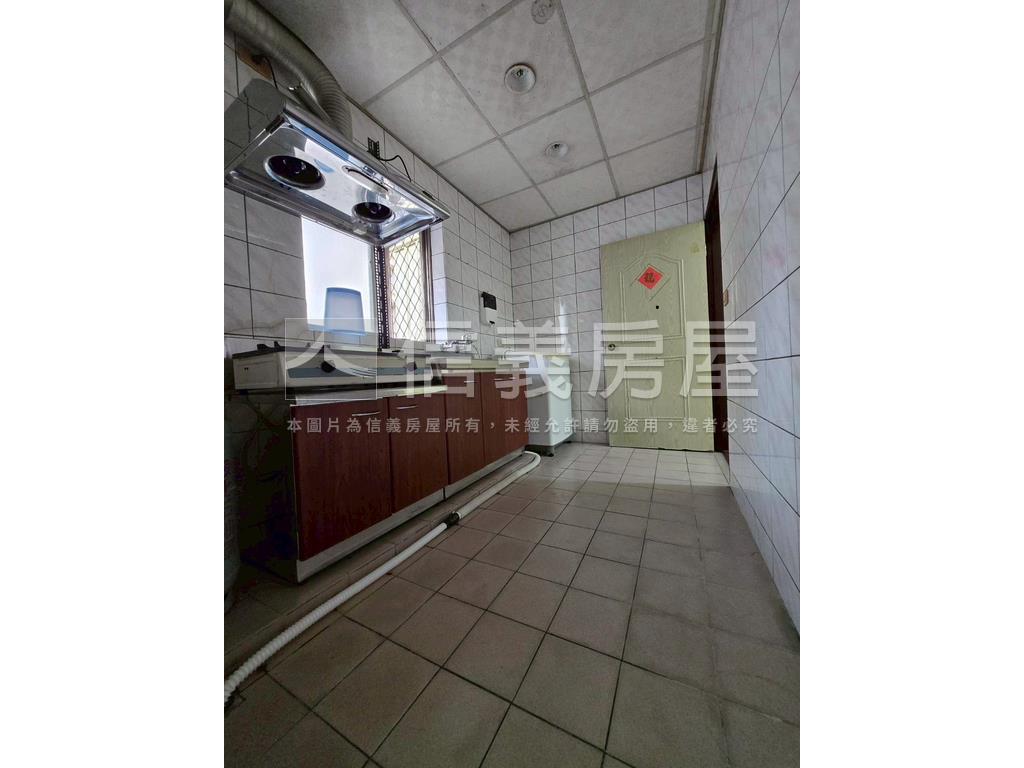 民族金雞母大空間房屋室內格局與周邊環境