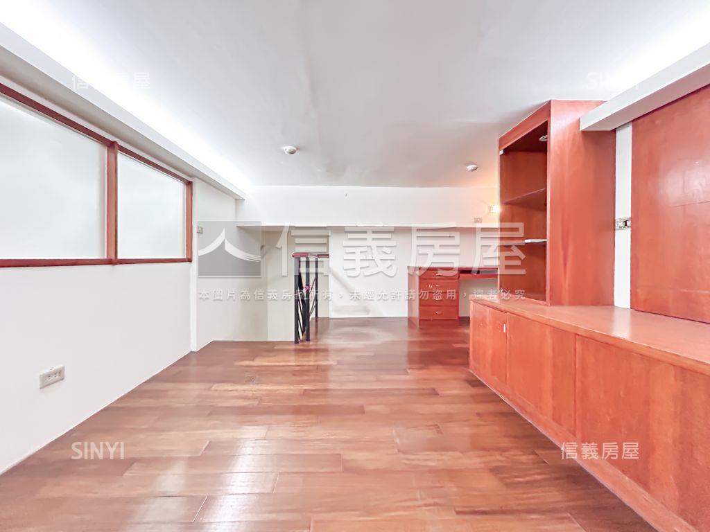 英郡Ａ採光大戶車位房屋室內格局與周邊環境