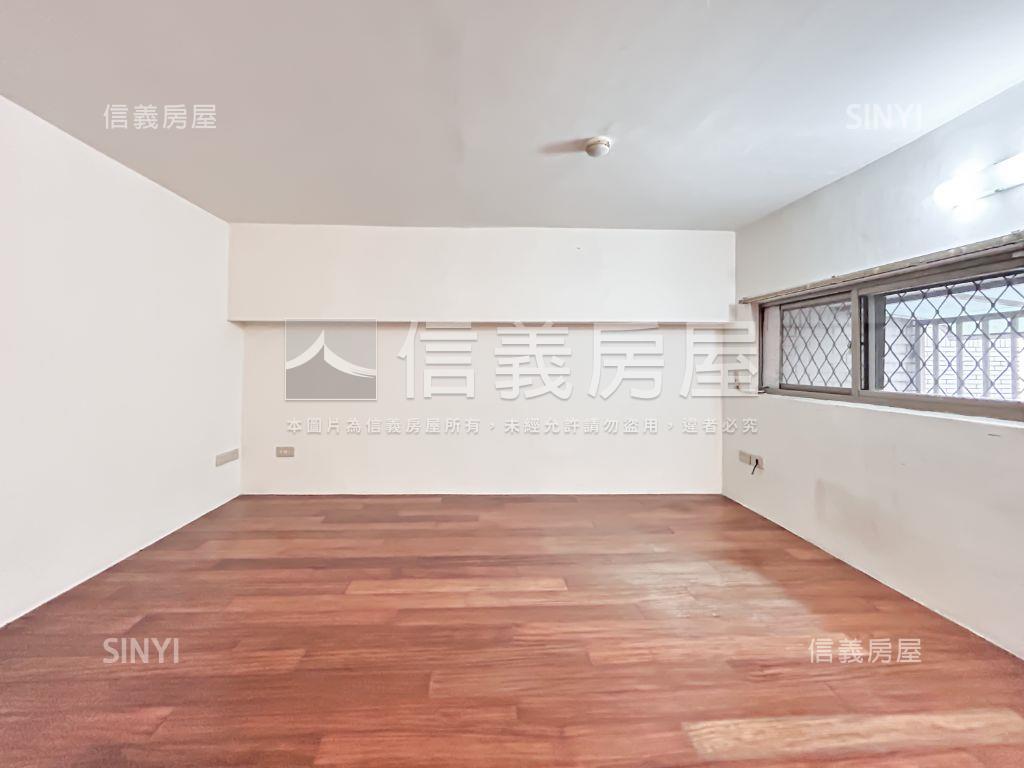 英郡Ａ採光大戶車位房屋室內格局與周邊環境