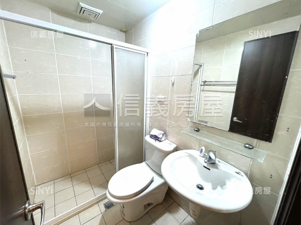 哲里三房車位房屋室內格局與周邊環境