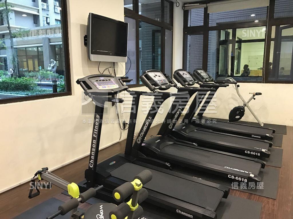 哲里三房車位房屋室內格局與周邊環境