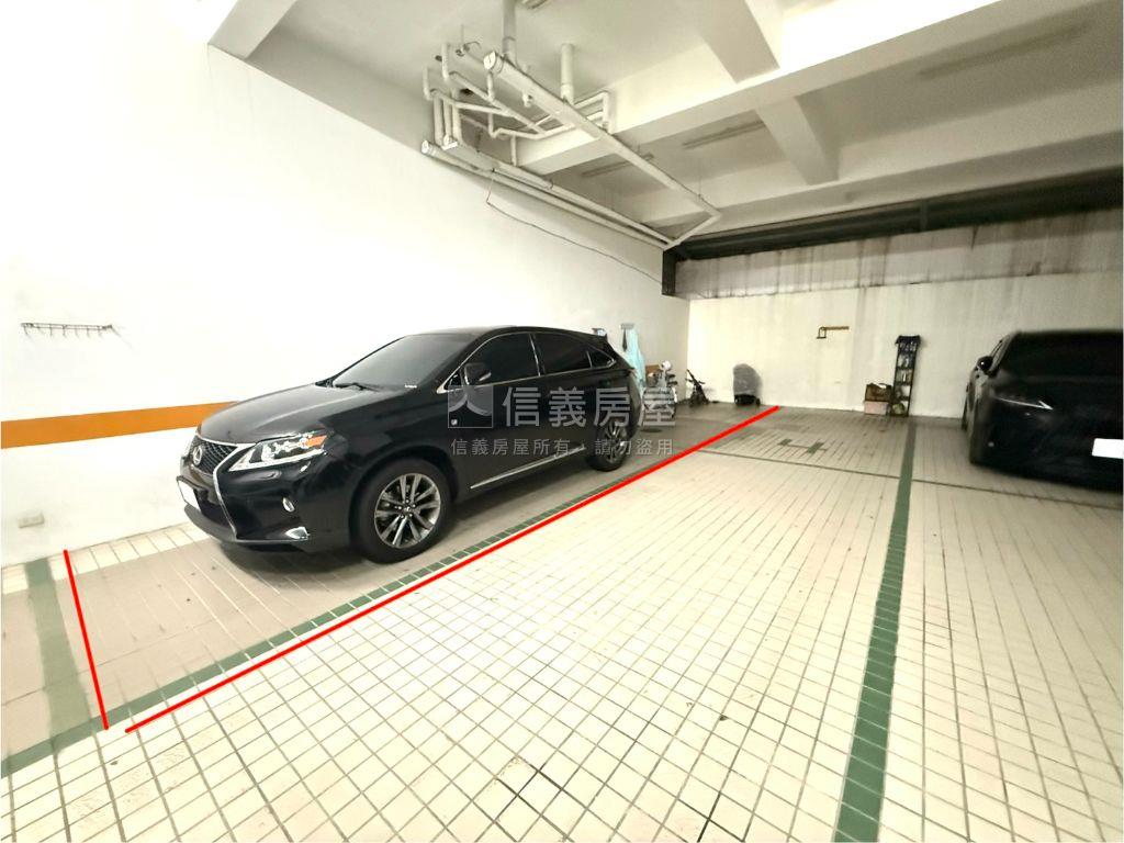 中央新村露臺面公園車位房屋室內格局與周邊環境