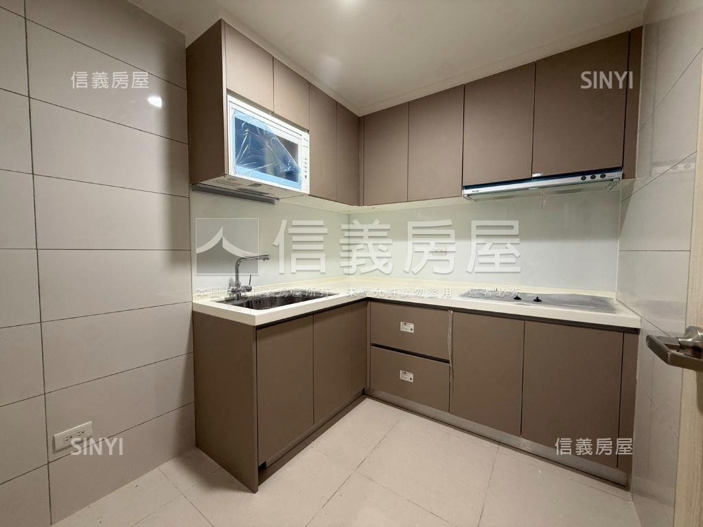 亞昕向陽面寬挑高金店面房屋室內格局與周邊環境