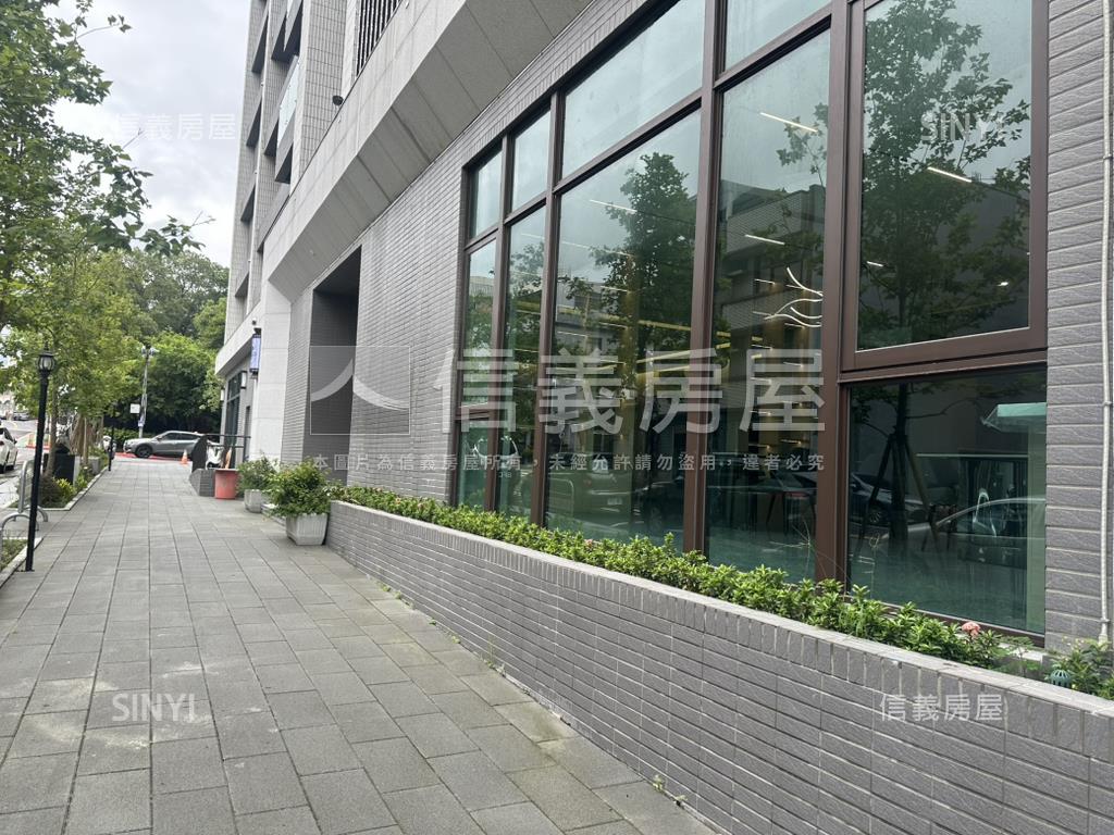 全新三房車位房屋室內格局與周邊環境