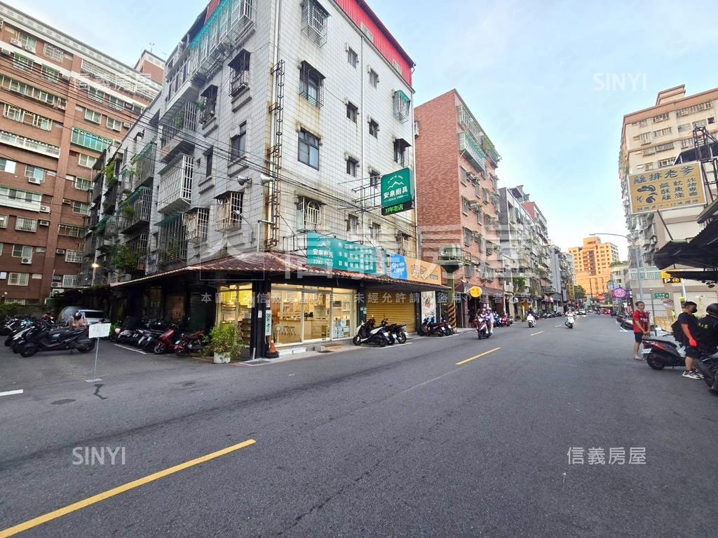 稀有面寬醒目三角窗雙店面房屋室內格局與周邊環境