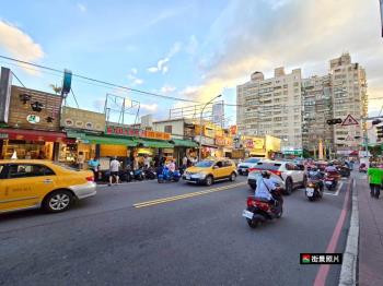 稀有面寬醒目三角窗雙店面