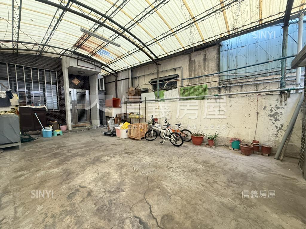 一點利旁大地坪邊間別墅房屋室內格局與周邊環境