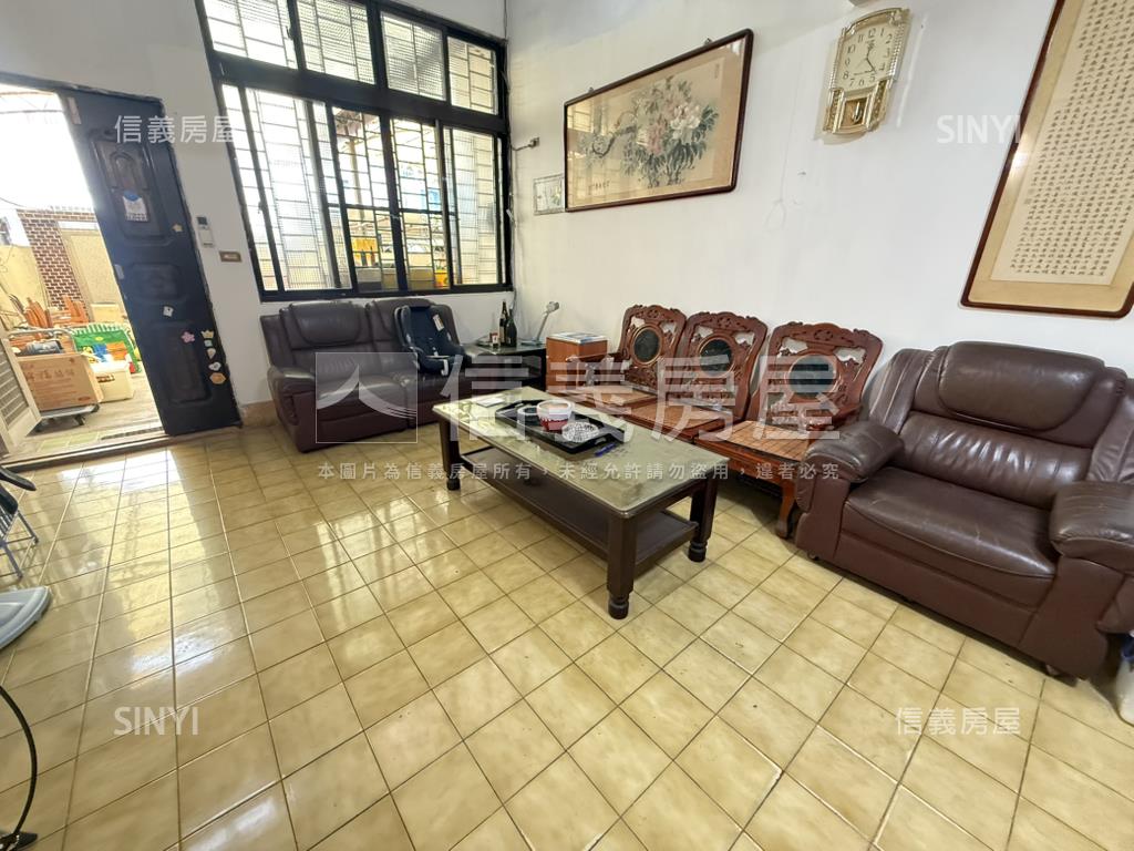 一點利旁大地坪邊間別墅房屋室內格局與周邊環境