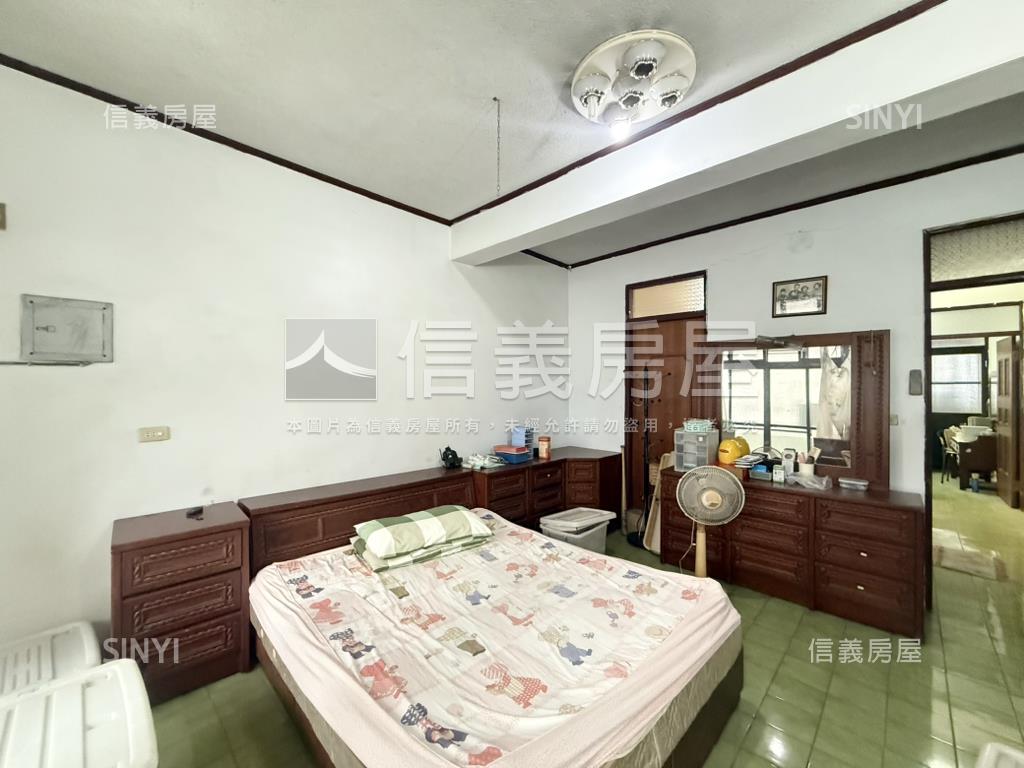 一點利旁大地坪邊間別墅房屋室內格局與周邊環境