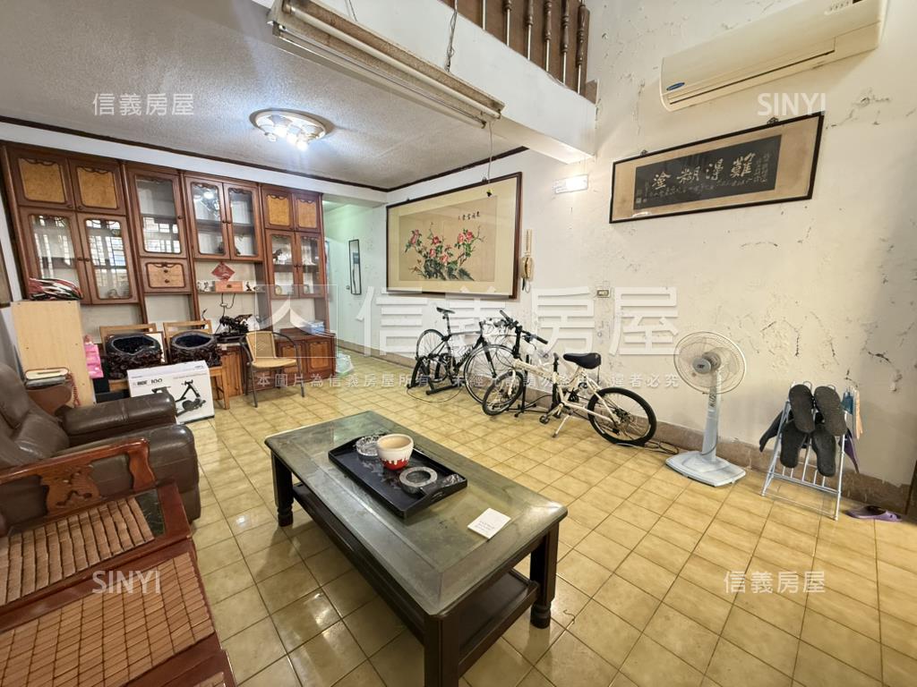 一點利旁大地坪邊間別墅房屋室內格局與周邊環境