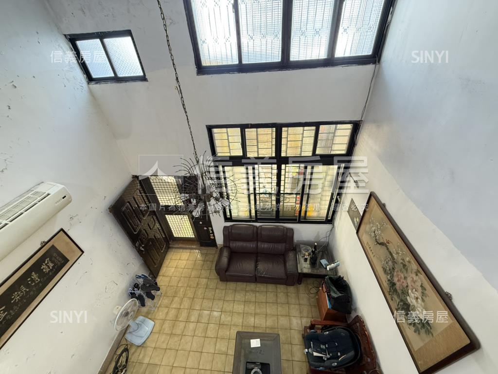 一點利旁大地坪邊間別墅房屋室內格局與周邊環境