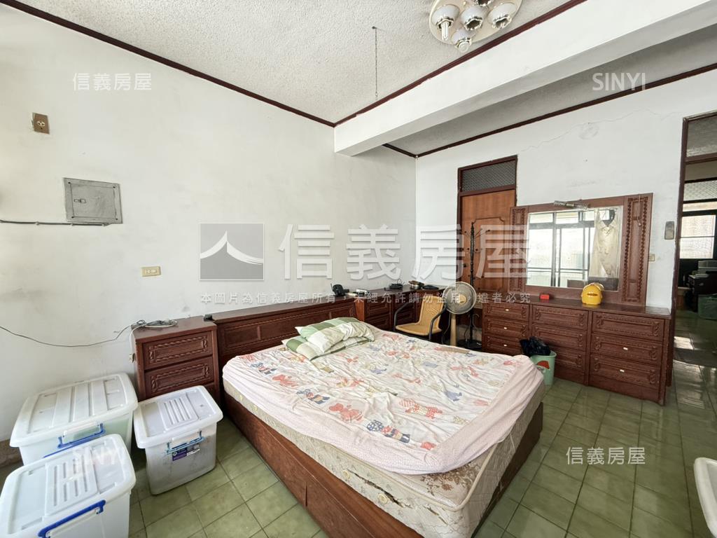 一點利旁大地坪邊間別墅房屋室內格局與周邊環境