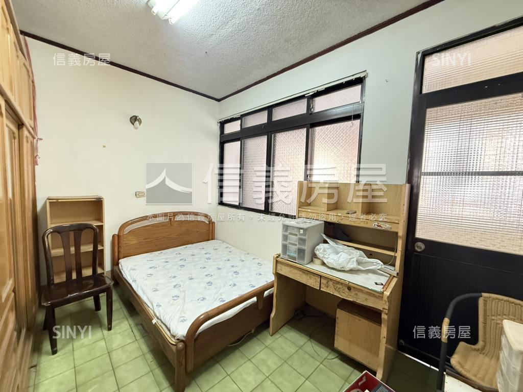 一點利旁大地坪邊間別墅房屋室內格局與周邊環境