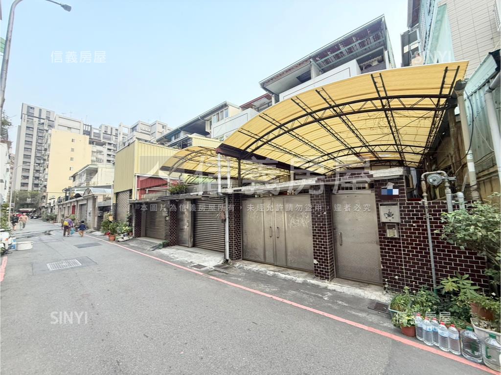 一點利旁大地坪邊間別墅房屋室內格局與周邊環境