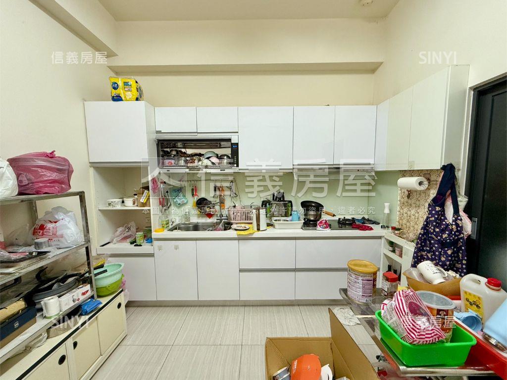 近新市鎮面公園車墅透天房屋室內格局與周邊環境