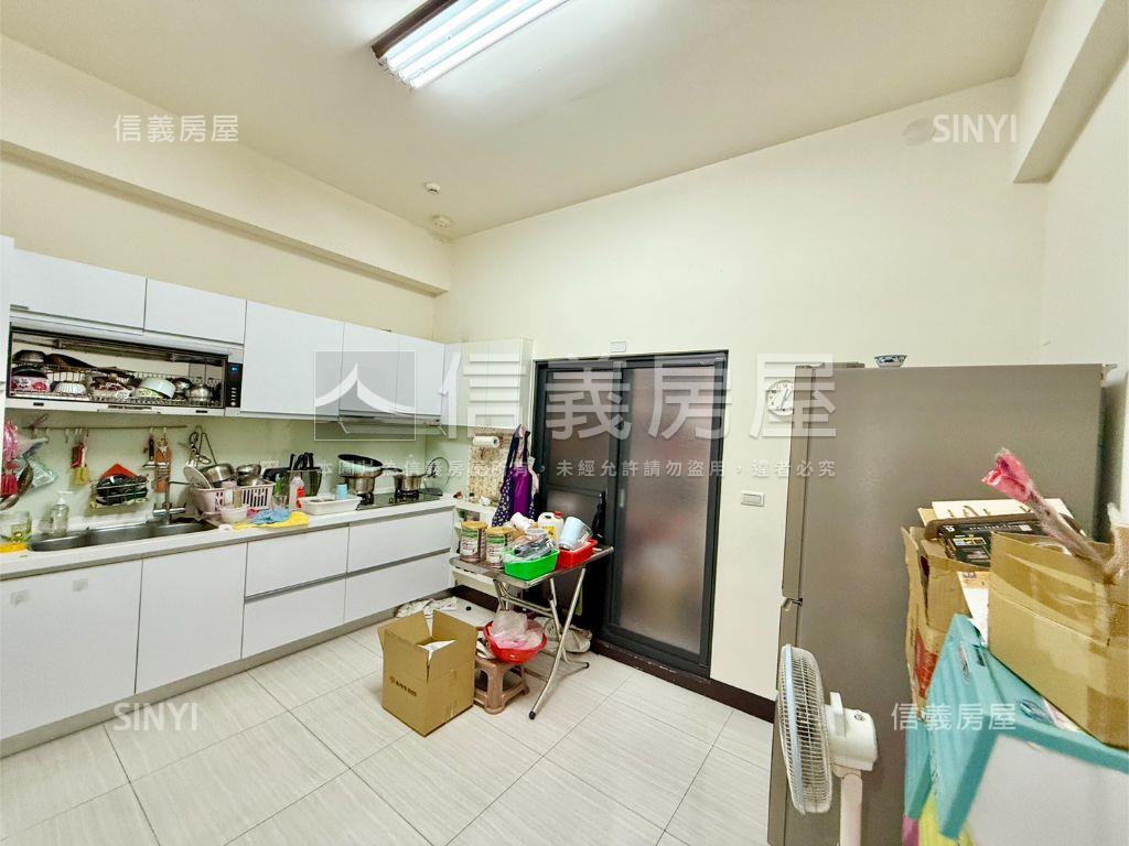 近新市鎮面公園車墅透天房屋室內格局與周邊環境