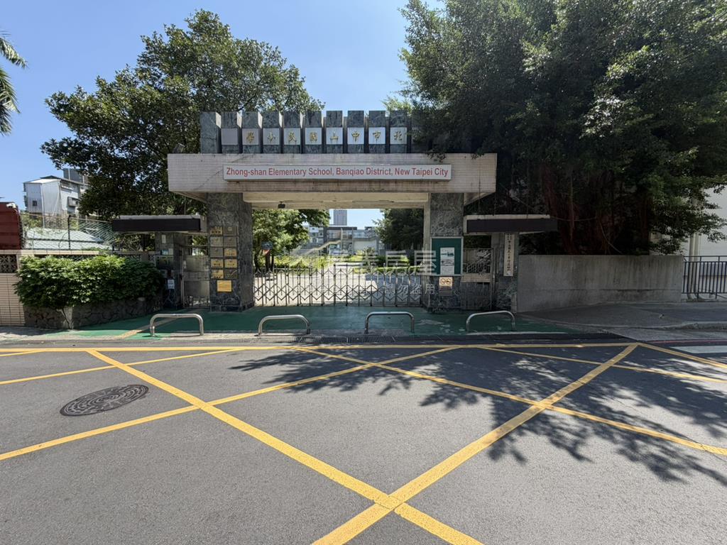 台藝大周圍公寓二樓房屋室內格局與周邊環境