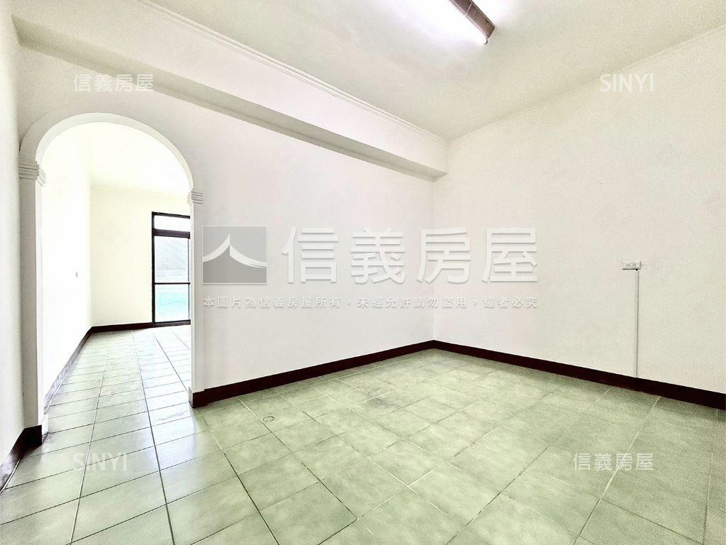 面松竹國小大地坪臨路透店房屋室內格局與周邊環境