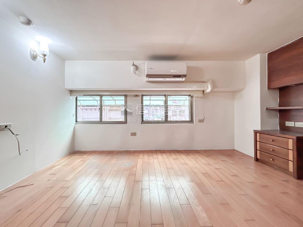 ⭐明峰街高登屋挑高美宅⭐房屋室內格局與周邊環境