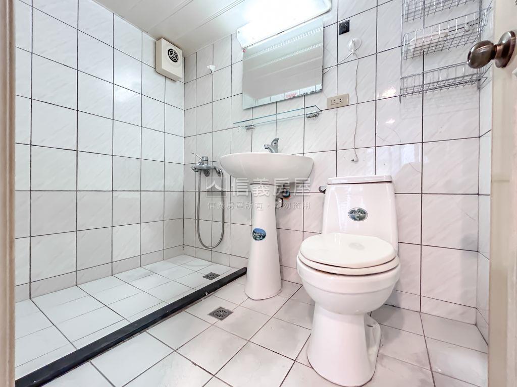 ⭐明峰街高登屋挑高美宅⭐房屋室內格局與周邊環境