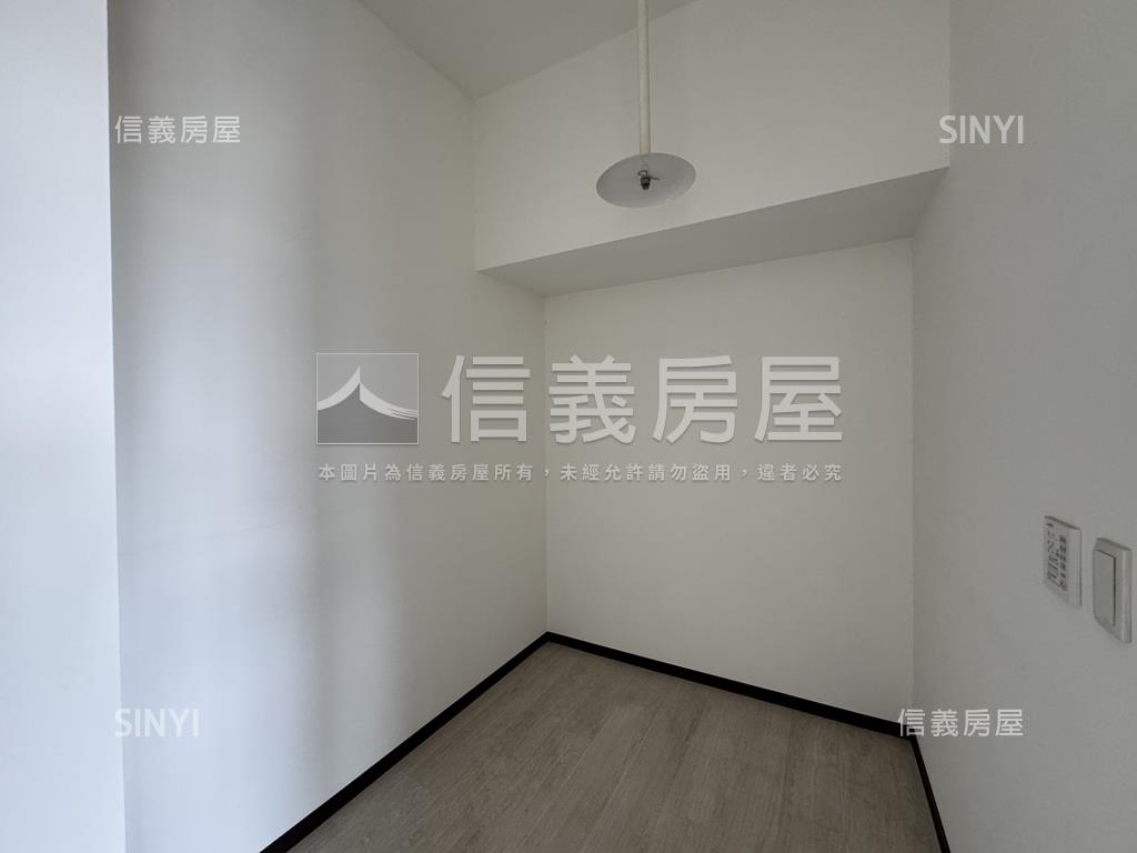 次頂三面採光四房雙車房屋室內格局與周邊環境