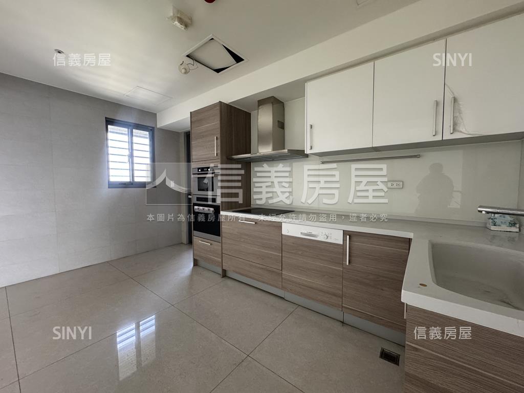 次頂三面採光四房雙車房屋室內格局與周邊環境