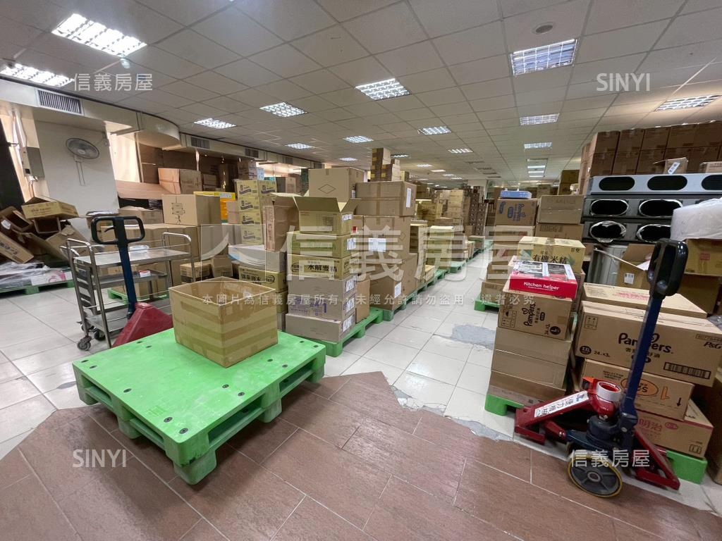 環球百貨旁廠辦３房屋室內格局與周邊環境