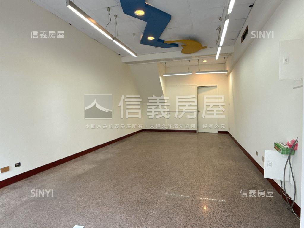 河堤正路公園首排金店房屋室內格局與周邊環境