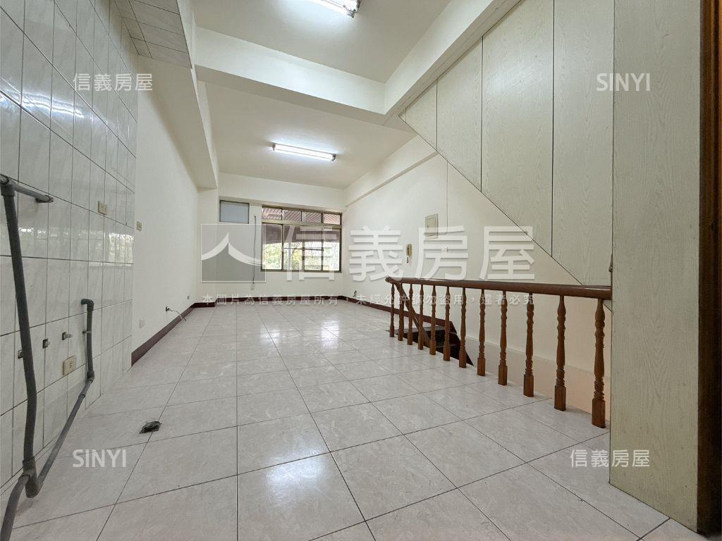 河堤正路公園首排金店房屋室內格局與周邊環境