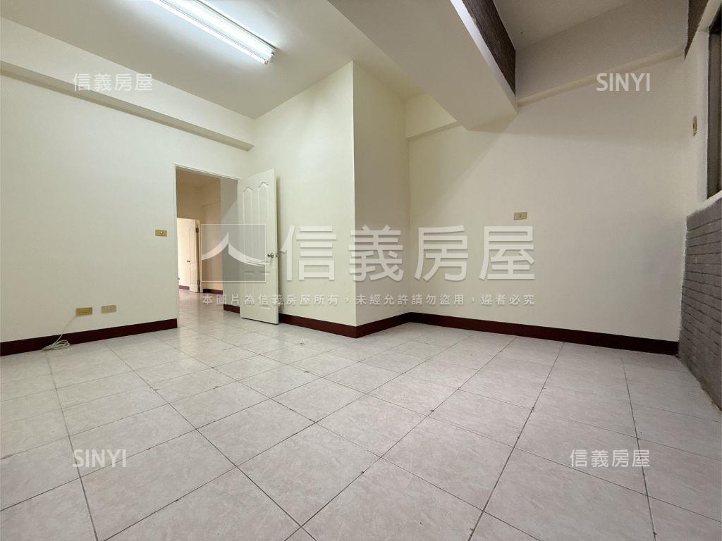 河堤正路公園首排金店房屋室內格局與周邊環境