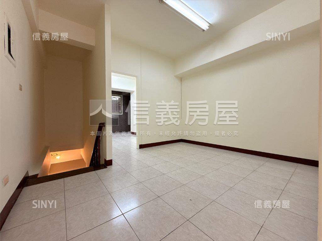 河堤正路公園首排金店房屋室內格局與周邊環境