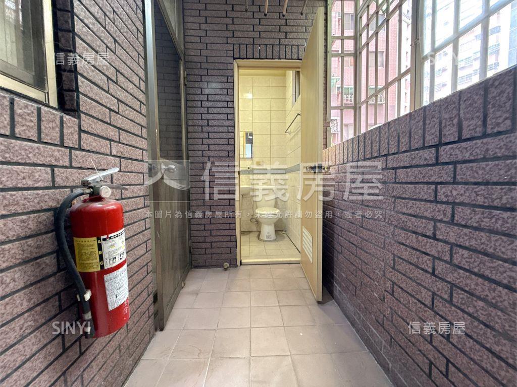 河堤正路公園首排金店房屋室內格局與周邊環境